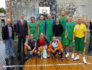 Олимпийские чемпионы Хомичюс и Куртинайтис играли в баскетбол в литовской тюрьме