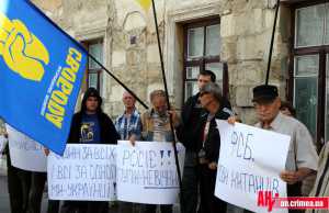 Митинг «свободовцев» под Генконсульством РФ вызвал протест симферопольцев