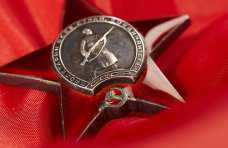 Россиянину не дали вывезти из Крыма орден Красной Звезды