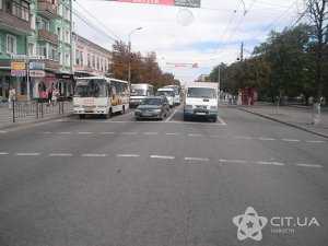 Для улучшения транспортной ситуации в Столице Крыма нужно расширение дорог, — водители