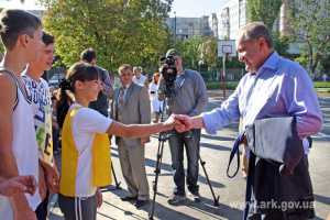 Могилёв снял пиджак и галстук, чтоб поиграть в баскетбол