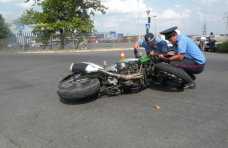 Пьяный мотоциклист под Симферополем врезался в ограждение