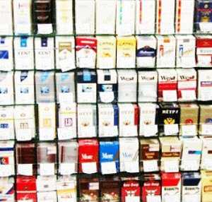 Общественники предложили в Крыму запретить выкладывать сигареты перед покупателями