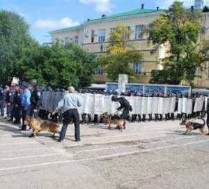 Милиция сделала в Симферополе учения по разгону массовых беспорядков