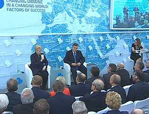 Янукович и президент Литвы поспорили, кто платит больше за российский газ