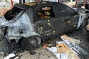 За ночь в Севастополе сгорели две машины