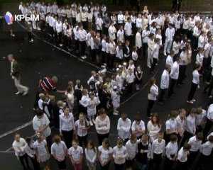 Ученики Симферопольской школы провели флешмоб, посвященный международному Дню мира