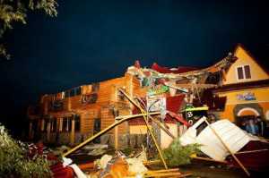 Шторм срывал крыши, валил деревья и обесточил восемь населённых пунктов во Львовской области