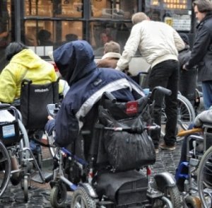 Благотворительный фонд передал Евпатории 17 инвалидных колясок