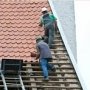 В Евпатории мужчина упал с крыши четырехэтажного дома