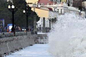 Крымская погода: ливни, сильный ветер и штормящее море до конца недели