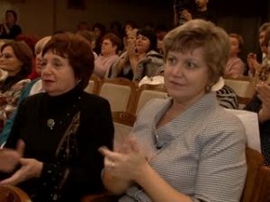 В Столице Крыма учителей из всех уголков Крыма поздравили с наступающим профессиональным праздником