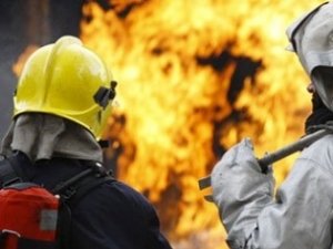 Трехэтажка вспыхнула в Ялте: спасены 65 человек