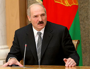 «Регионалы» и оппозиция хвалят Лукашенко за лояльное отношение к дрейфу Украины на Запад