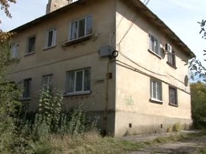 Жительницу Симферополя Александру Миронову вместе с двумя детьми, по решению суда, выселяют из квартиры