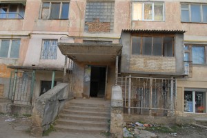 В Евпатории жильцы скандальных ведомственных общежитий проигнорировали субботник