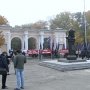 Представители нескольких русских и украинских общественных организаций вышли к памятнику Тарасу Шевченко
