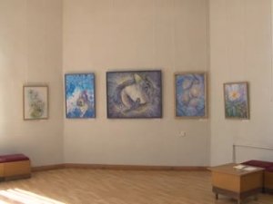 44 картины в технике «горячий батик» представила крымская художница Ольга Алейникова