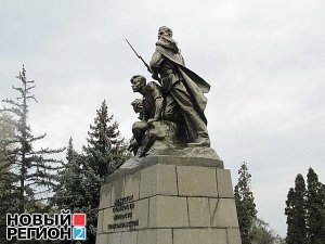 В Севастополе на пожертвования отреставрировали памятник героям-комсомольцам