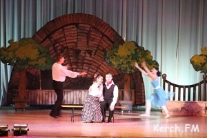 Мюзикл «Одесса желает петь» в Керчи собрал рекордное колличество цветов