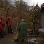 В Алуште спасатели подняли тело рабочего, которого завалило землей в колодце
