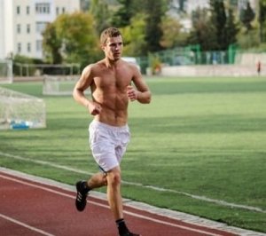 Победитель акции «Шесть часов бега в Ялте» пробежал почти 70 километров