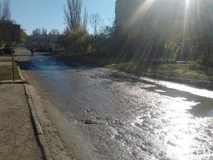 Возле оптового рынка в Керчи снова потоп