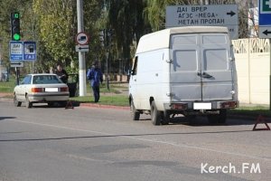 В Керчи фургон столкнулся с легковушкой