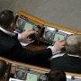 В Верховной Раде разгорелся скандал из-за командировки Азарова в Крым