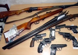 Крымчан просят добровольно сдать оружие