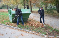 В Столице Крыма провели субботник по расчистке Гагаринского парка