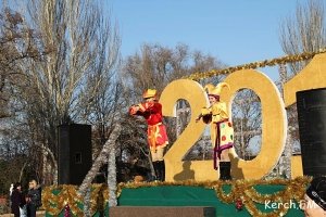 На новогодние праздники керчан ждут заплыв «моржей», концерты и торт