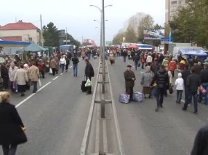 Пятьсот тонн овощей, фруктов, молочной, мясной и хлебобулочной продукции в данные выходные было продано в Симферополе