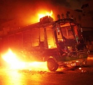 На стоянке в Столице Крыма сгорел автобус