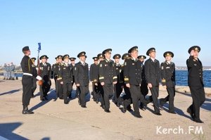 По набережной Керчи маршировали воины