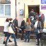 В Столице Крыма пикетировали фирму по предоставлению жилья и работы