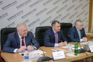 Владимир Константинов выступает за решение проблем с задолженностями по выплатам бюджетникам