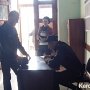 При входе в Керченский суд милиция проверяет документы