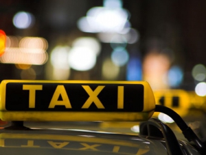 В Крыму пассажир пытался зарезать таксиста