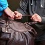 В Евпатории студент украл у женщины сумку с 5 тыс. долларов