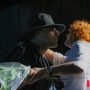 Лидер «Крематория» на юбилейном концерте целовал крымчанок