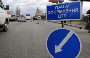 В Крыму на обгоне ВАЗ «поцеловал» сразу два автомобиля