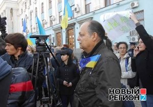 Участники симферопольских параллельных митингов за и против ЕС так и не встретились