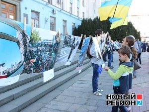 Участники симферопольских параллельных митингов за и против ЕС так и не встретились