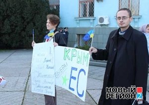 Участники симферопольских параллельных митингов за и против ЕС так и не встретились