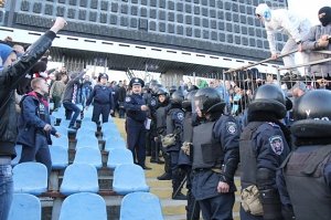 Ультрас «Таврии» получили уголовное дело за хулиганку на стадионе