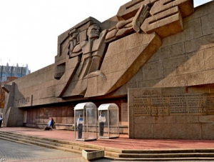 Вандалы надругались над памятником защитникам черноморской твердыни
