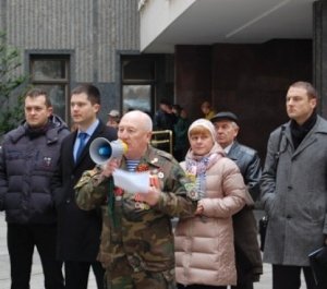 Возле парламента Крыма прошёл митинг за приостановку ассоциации с ЕС