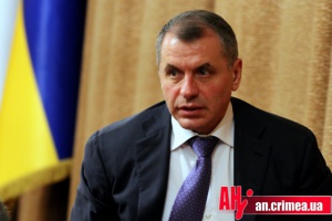 Крымский спикер, оправдываясь перед журналистами, рассказал о родственниках нового министра финансов