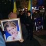 Под Совмином поздравили Юлию Тимошенко с днем рождения под крики «пид***сы»